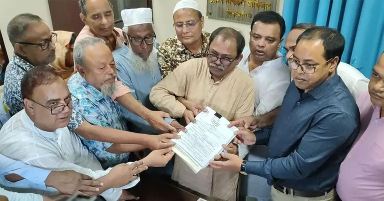 মনোনয়ন জমা দিলেন বিএনপির প্রার্থী মির্জা ফয়সল